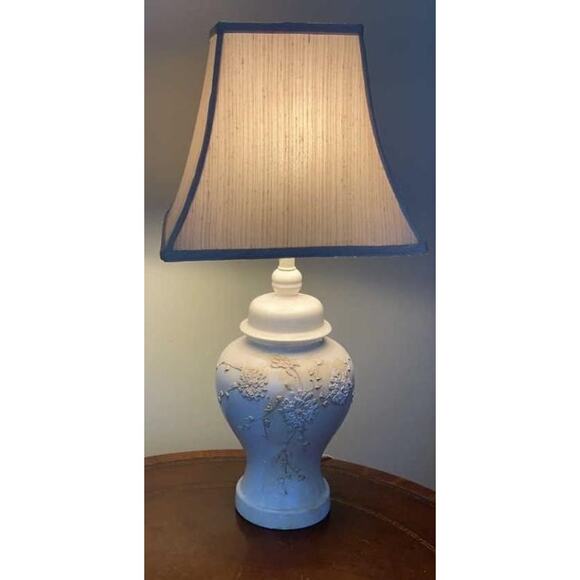 Vintage Ginger Jar Table Lamp w/ Floral Relief & Square Shade 28" Tall Works - Picture 2 of 16